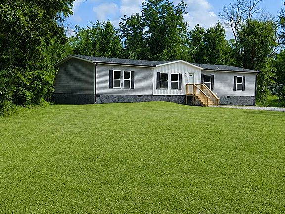 4th image of 692 Gardens Gate Rd