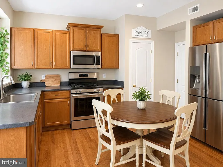 1267 Brookstone Dr — Photo 2