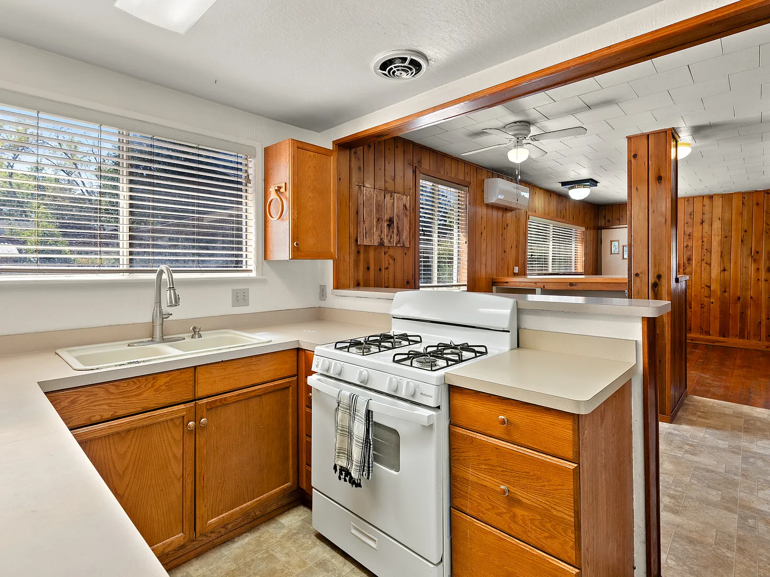 3 bed, 1100 sqft, $1,800 — Photo 2