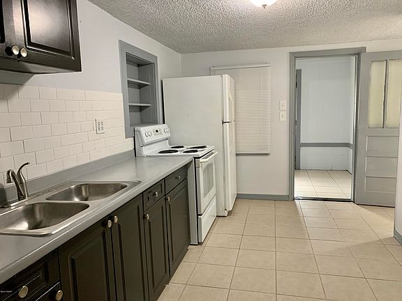 4th image of 615 W French Ave