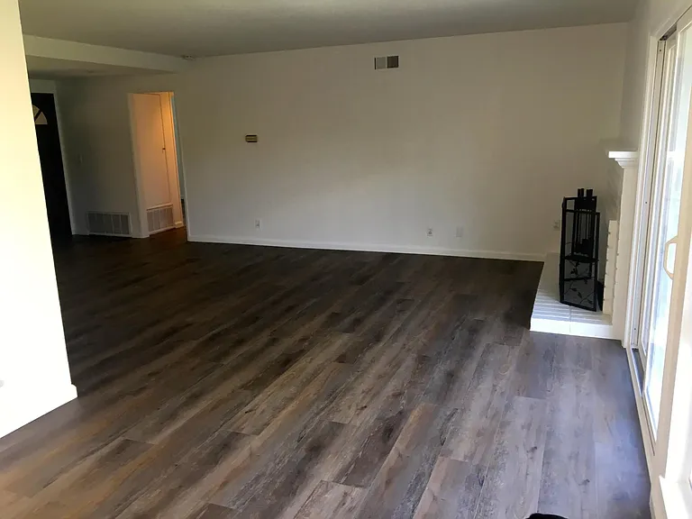345 S Harwood St — Photo 8