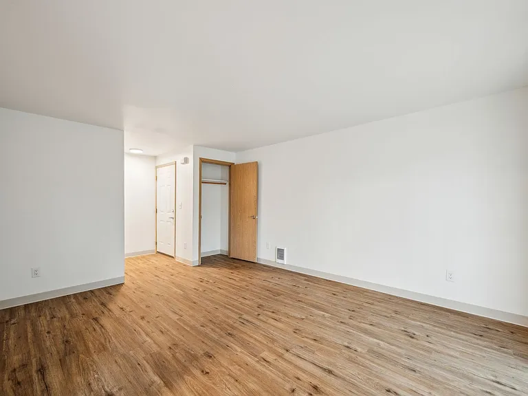 The 1800 Place Apartments — Photo 22