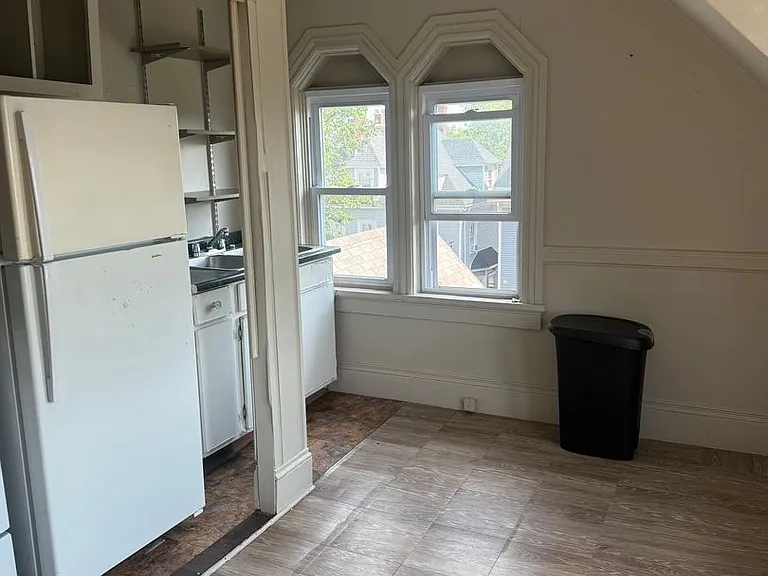 130 Moore St — Photo 1