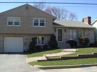 89 Wine St, Cranston, RI 02920