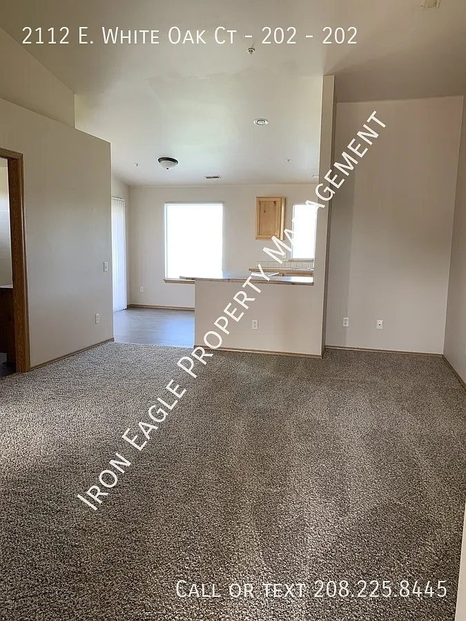 Building Photo - 2112 E White Oak Ct #202