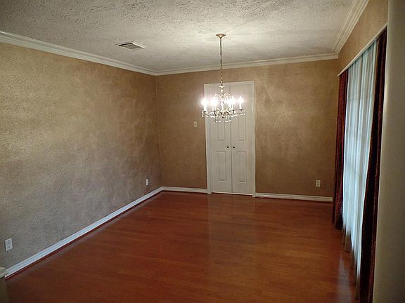 4th image of 527 Thornwood Dr