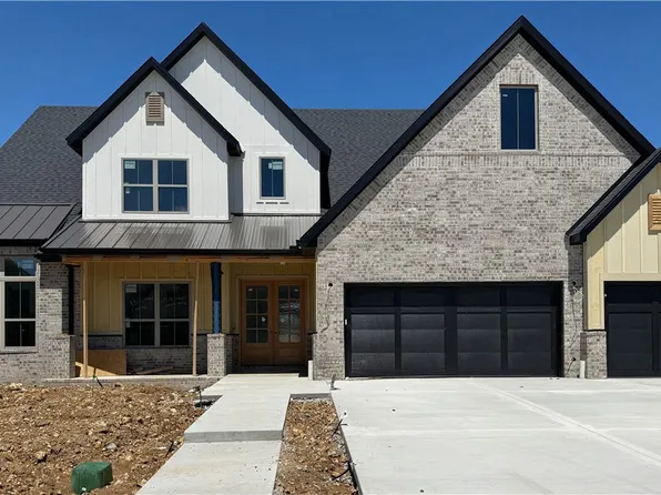 8813 W Comet Dr, Bentonville, AR 72713