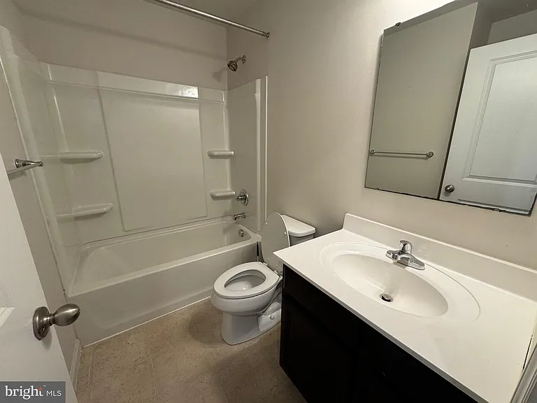 20 Marsh Ln — Photo 4