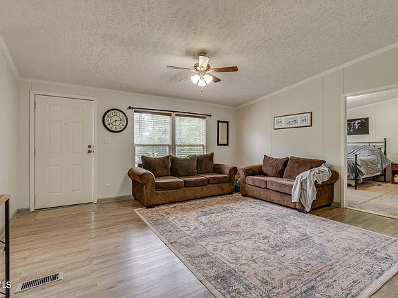5th image of 164 Sterling Dr