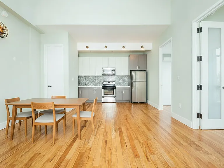 319 Melrose St #2A — Photo 2