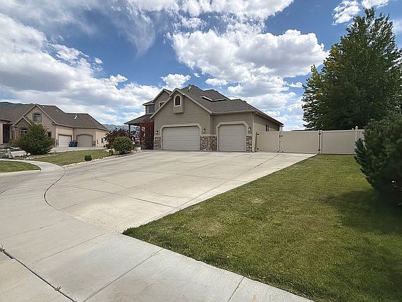 2nd image of 195 W Bridle Ln