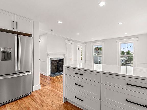 2nd image of 17 Cottage St