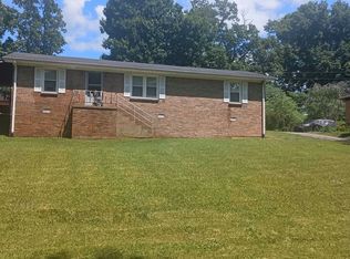 204 Garden Dr, Lafayette, TN 37083