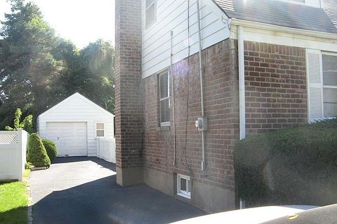 2nd image of 431 Emerson Pl