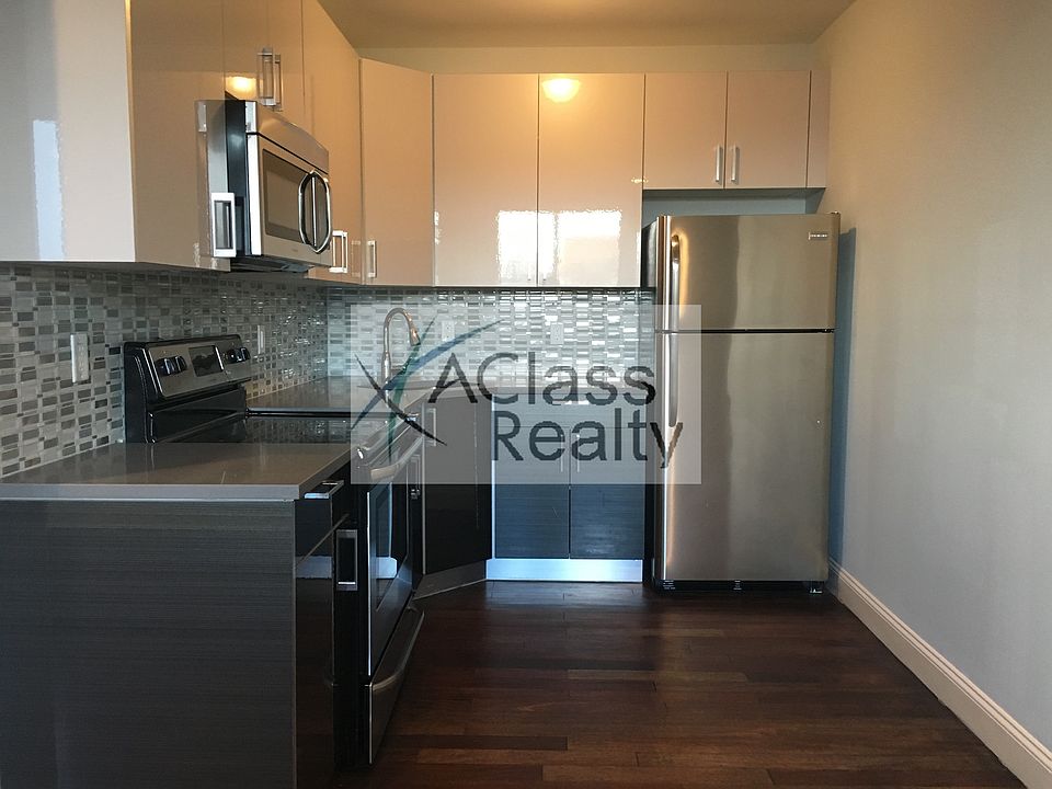 1st image of 3122 47th St