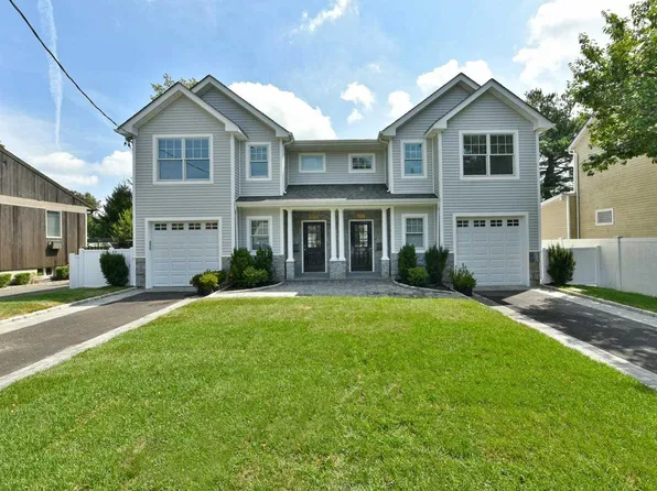 10 Dunes Ln, Port Washington, NY 11050