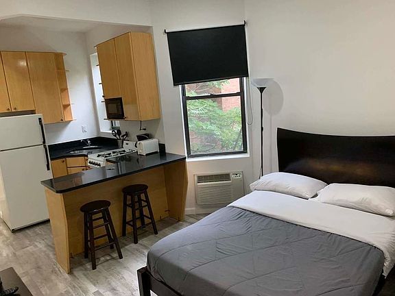 4th image of 407 W 51st St APT 3D