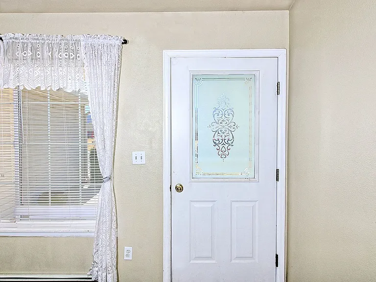 850 Henry Cir — Photo 15