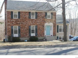 140 Hoyts Hl, Bethel, CT 06801