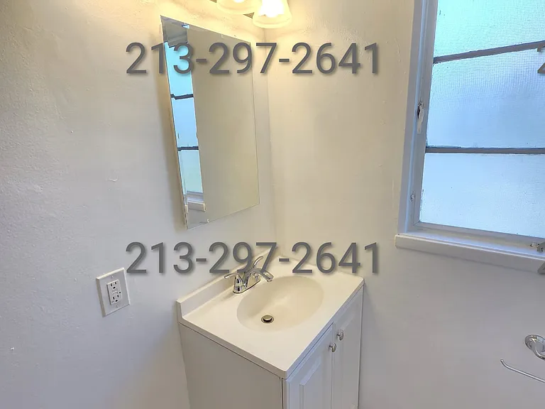 12515 Whitsett Ave #D — Photo 19
