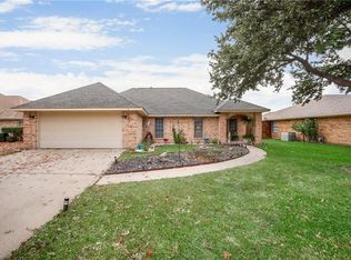 107 Driftwood Ln, Waxahachie, TX 75165