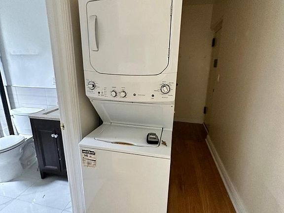5th image of 1356 Pacific St APT 2D