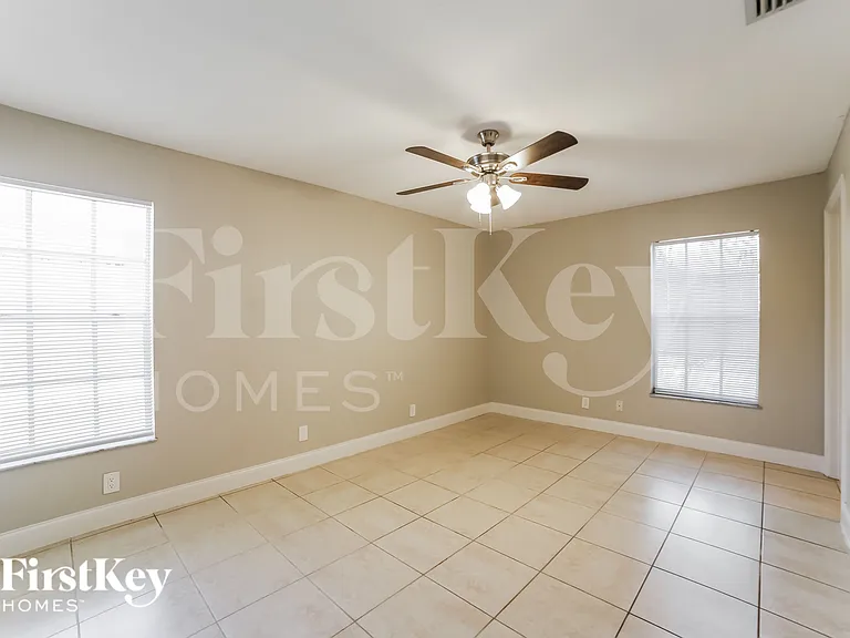 341 NE 34th Ct — Photo 10