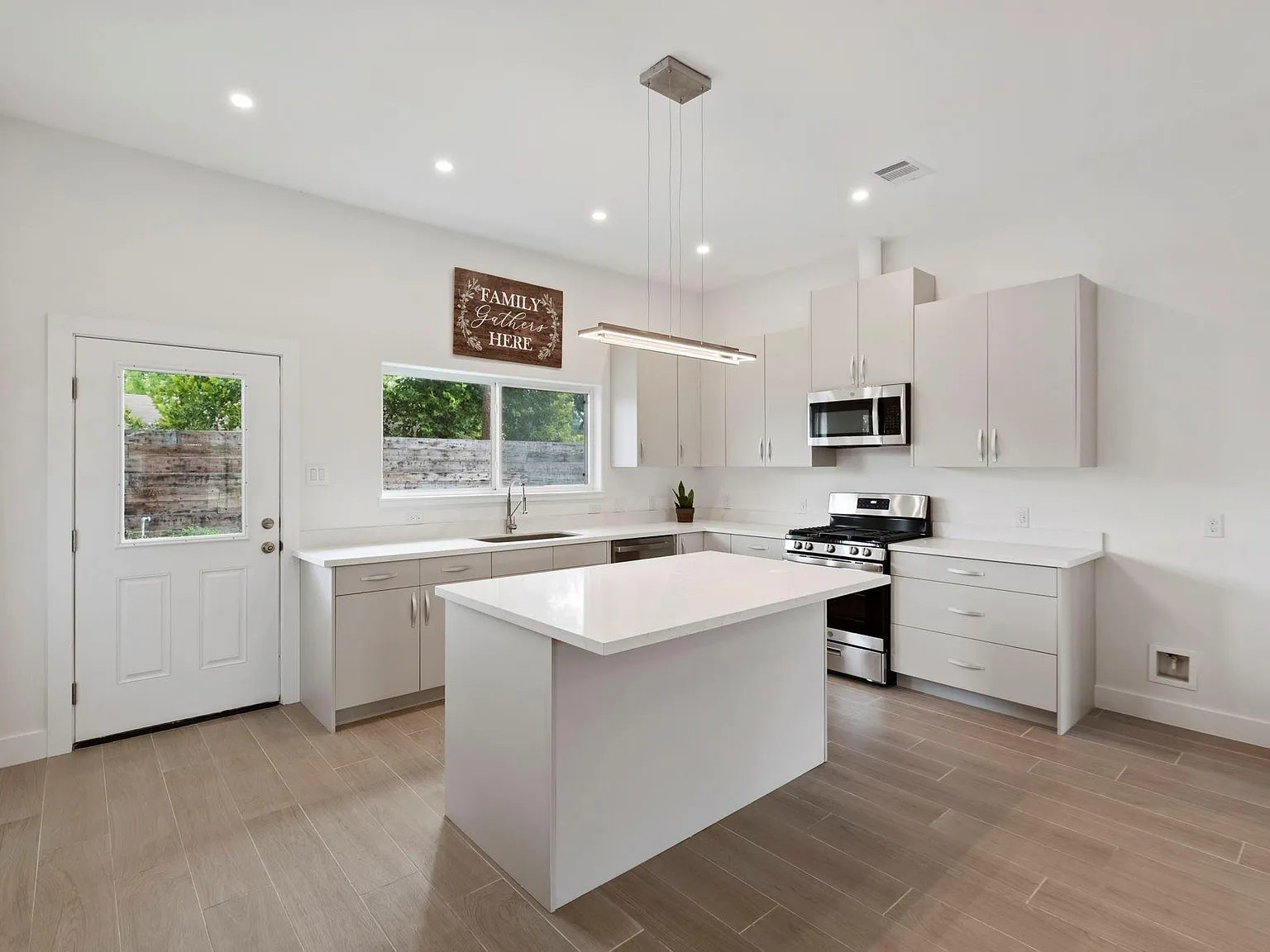 3 bed, 2.0 bath, 1675 sqft, $2,750 — Photo 3