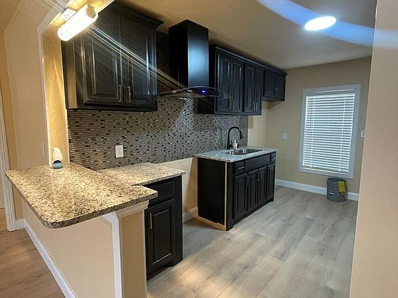 3rd image of 1111 W 23rd St