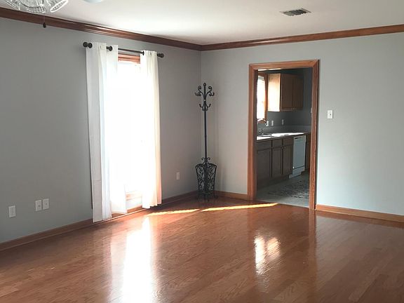 3rd image of 112 Edie Ann Dr