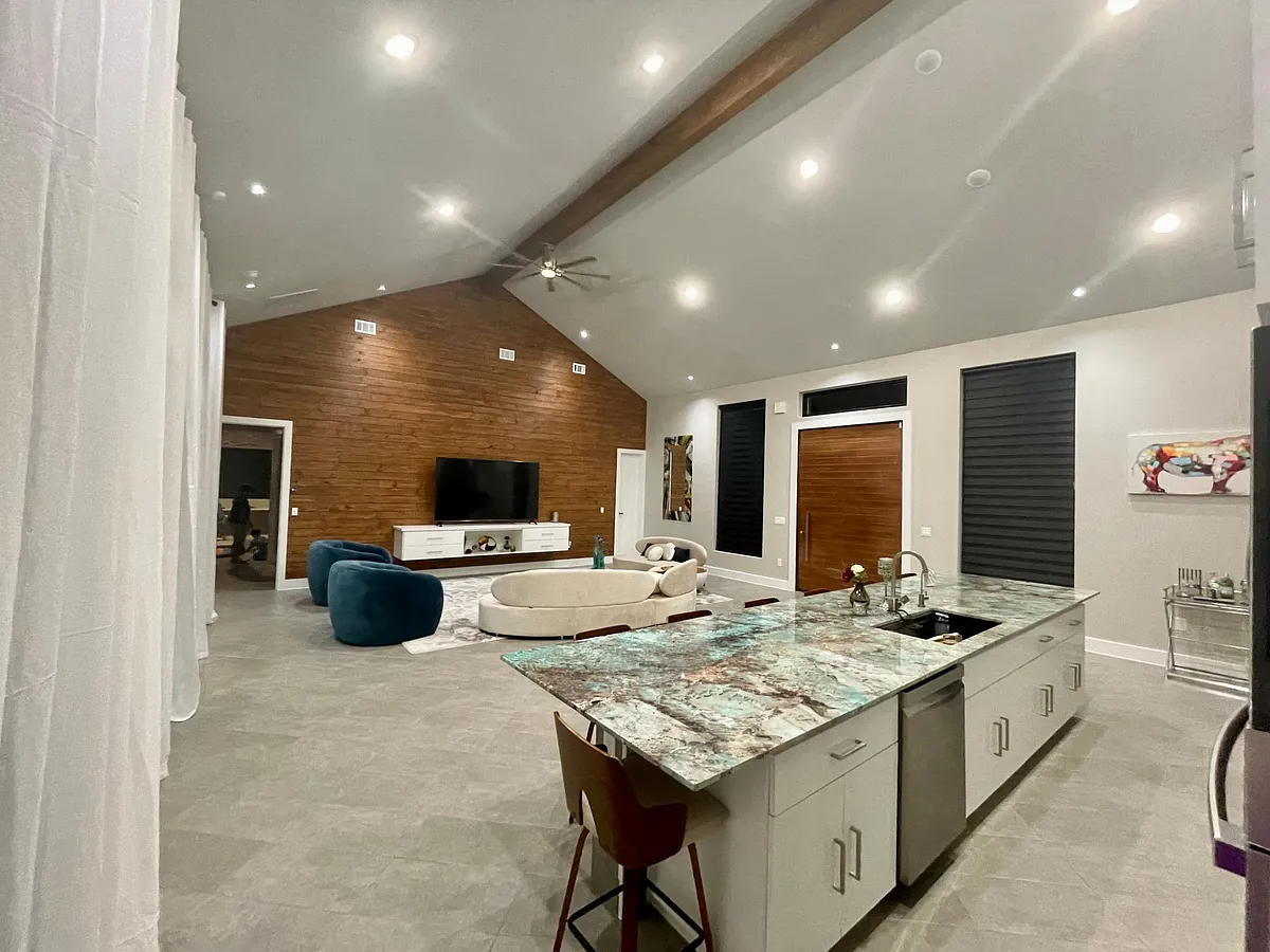 Building Photo - 10960 Ranch Road 2338