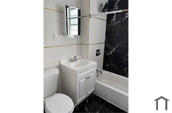 Building Photo - 768 S 16th St #2