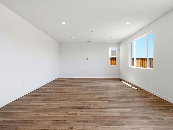 4th image of 4032 Keith Ln