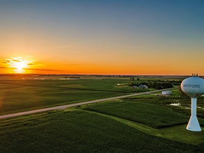 604 Turtle Creek Dr, Hartford, SD, 57033