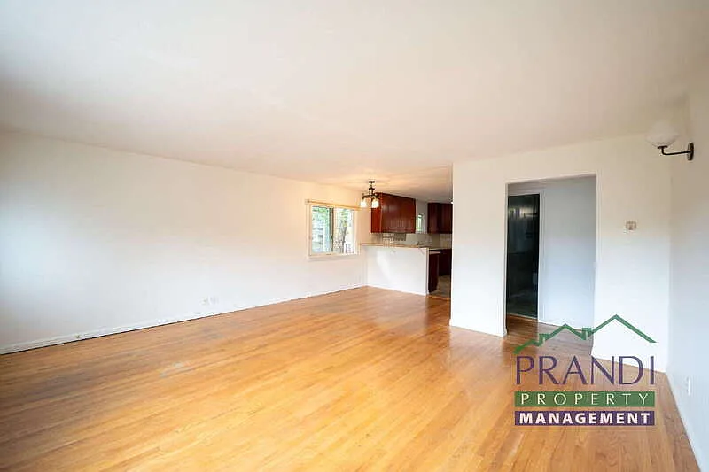 2 bed, 1.0 bath, 1216 sqft, $3,800 — Photo 2