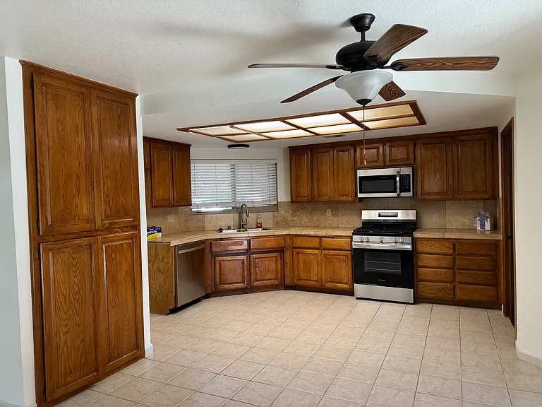 913 Spyglass Ct — Photo 4
