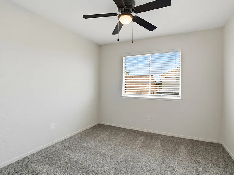 419 Pioneer Ave — Photo 22