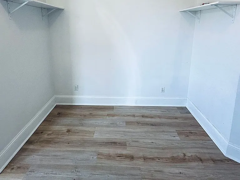 323 Park Ave — Photo 6