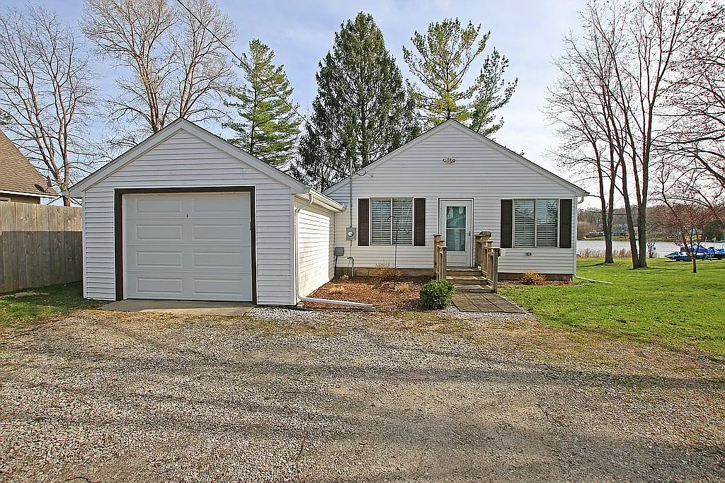 3688 Seymour Lake Rd photo 1