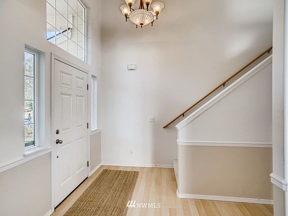Nice open  foyer