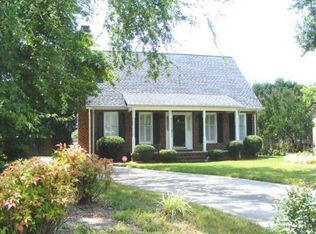 211 Ridge Ct, Burlington, NC 27215