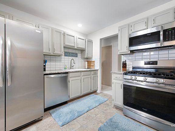2nd image of 2326 Knollwood Ct Unit W1