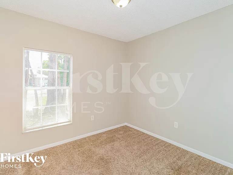 1163 Schumann Dr — Photo 12