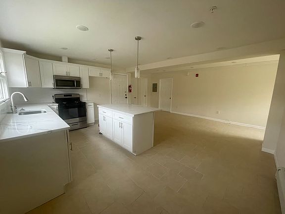 4th image of 105 Chandler Ave #2