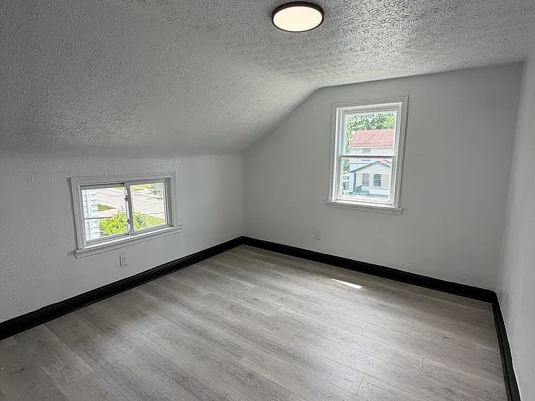 10225 Avon Ave — Photo 12