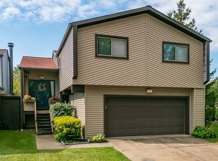 9790 Wheatfield Ln #3B, Mentor, OH 44060