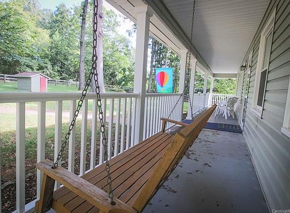 4th image of 1446 Woodridge Ln