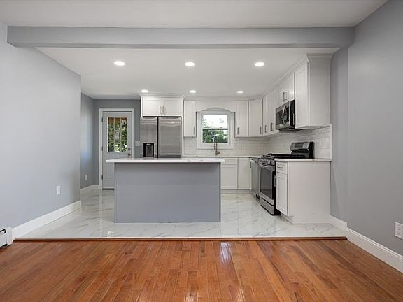 4th image of 760 Macon Pl