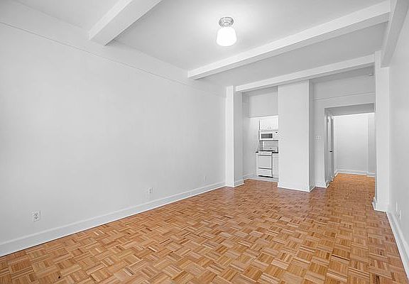 3rd image of 160 W 71st St APT 3W