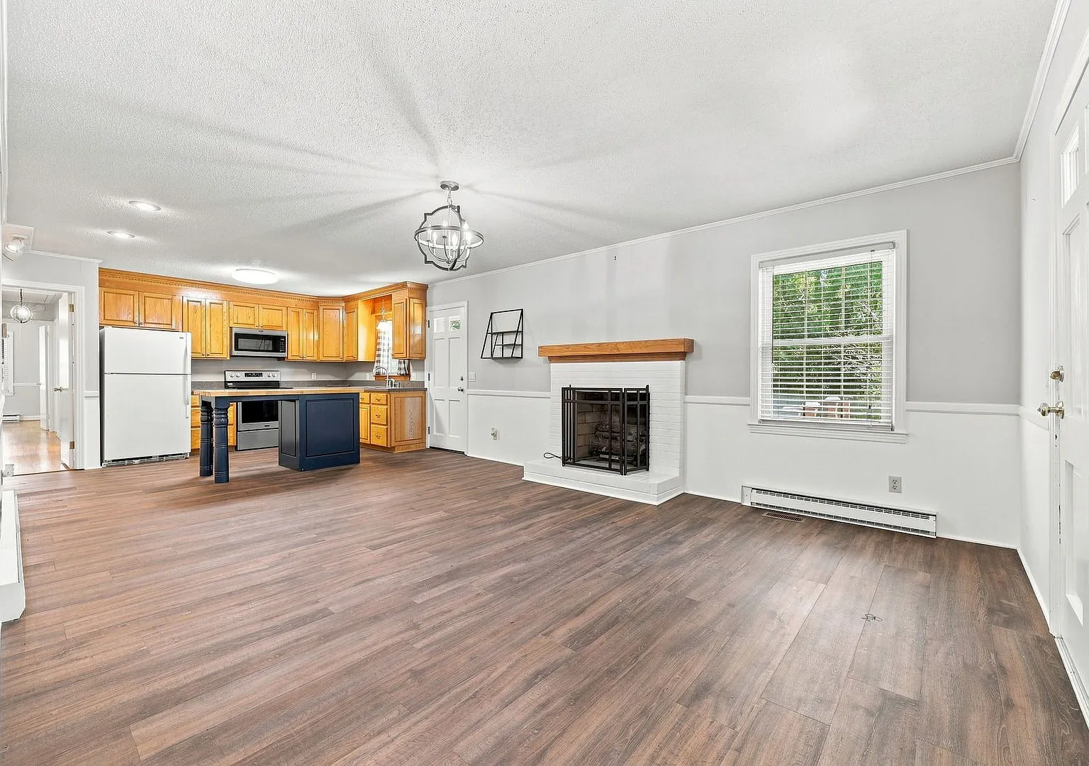 Charming Updated Dog Friendly Ranch in the Heart of Lillington — Photo 2